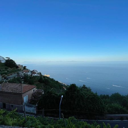 Seaview Apartments Furore Bagian luar foto